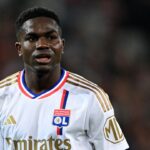 Foot – Mercato : Pourquoi Ernest Nuamah n’a finalement pas quitté l’OL lors du deadline day