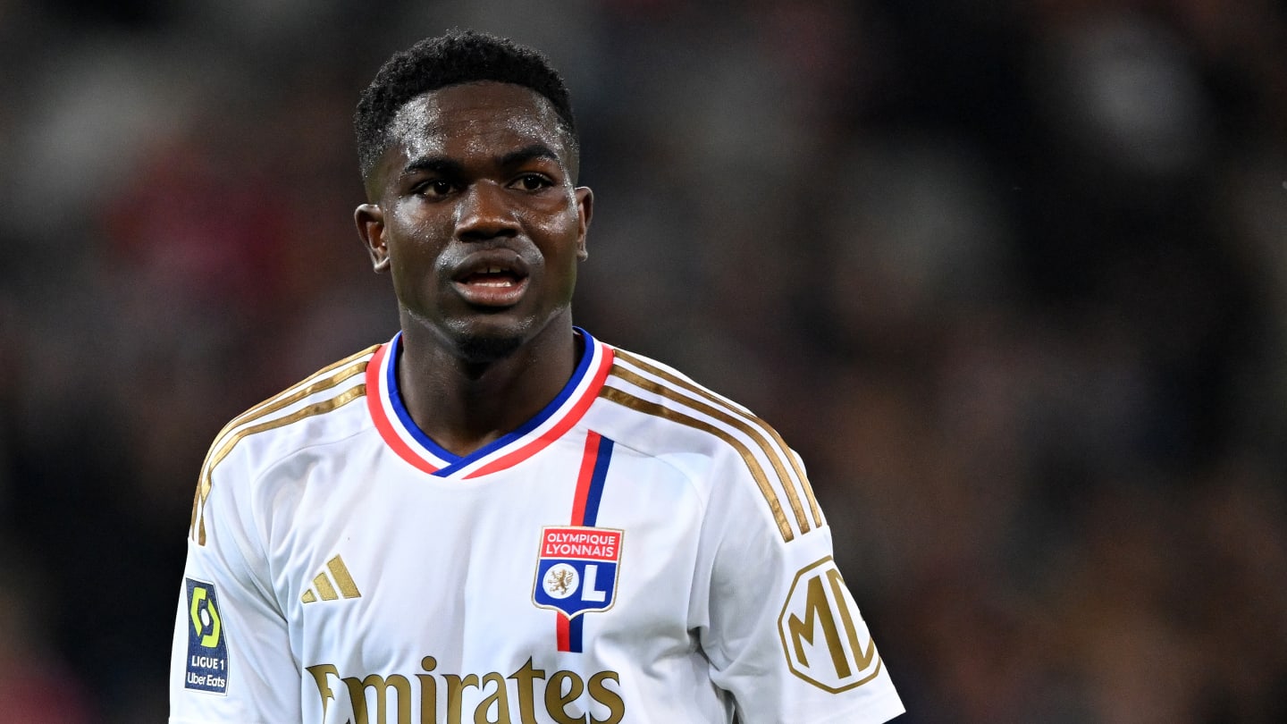 Foot – Mercato : Pourquoi Ernest Nuamah n’a finalement pas quitté l’OL lors du deadline day