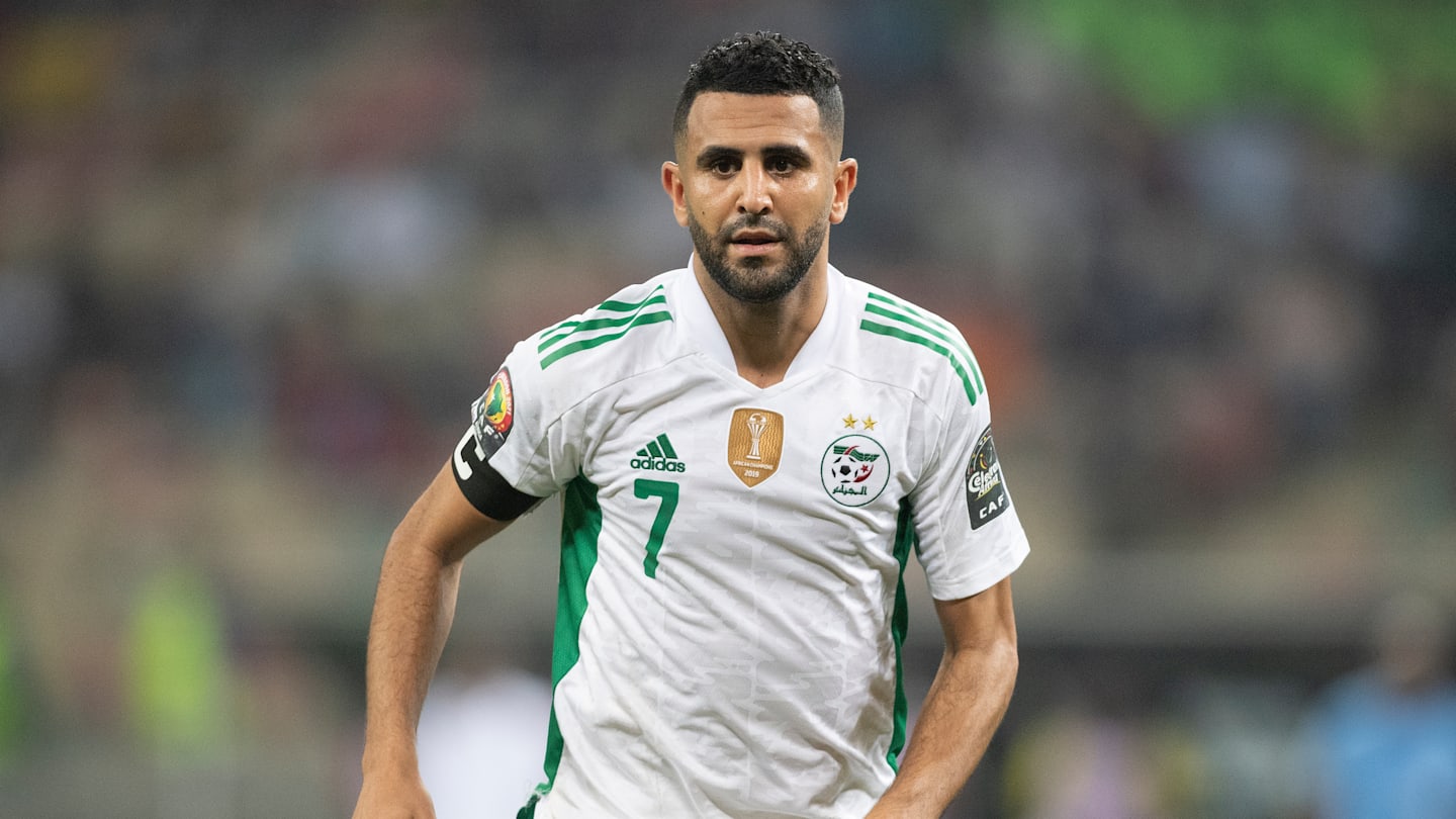 Foot – PHOTOS : Les nouveaux maillots de l’Algérie ont fuité et ils sont réussis