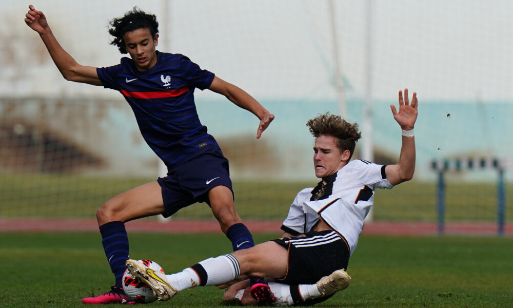 Foot – France U18 : L’orage et la pluie stoppent la folle remontée des Bleuets d’Ayyoub Bouaddi (LOSC)