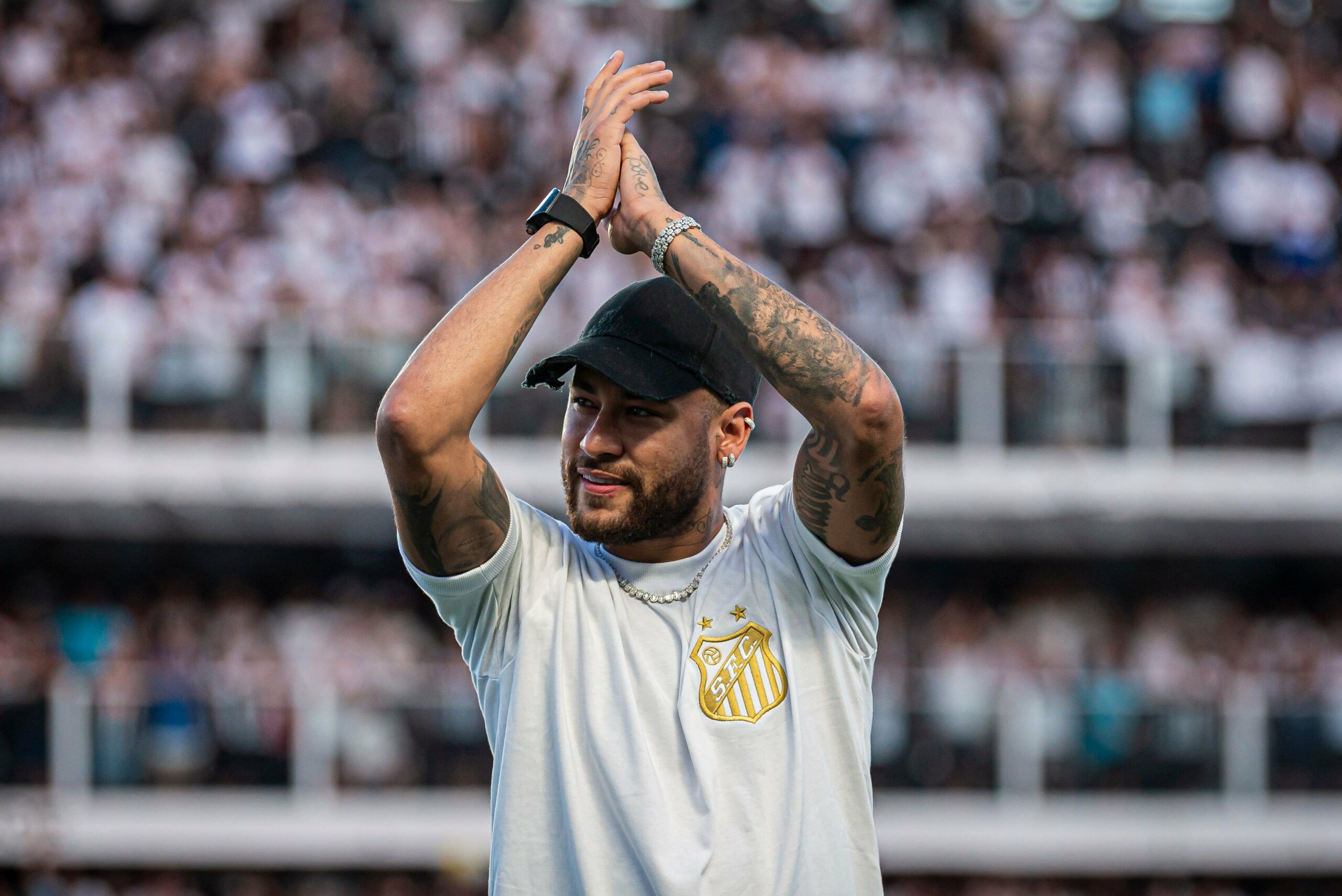 Foot – Un joueur de l’OM moqué comme Neymar, sa femme balance