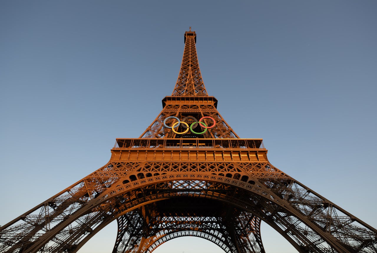 Foot – PSG : le maillot domicile 2025-2026 en hommage à la Tour Eiffel ?