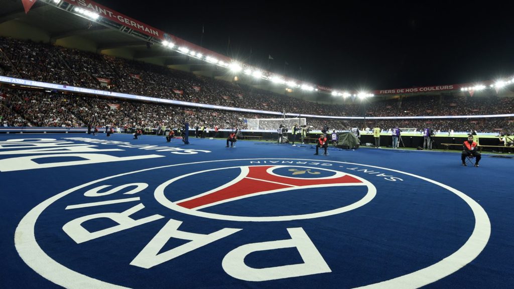 Foot – 
				Le PSG fait machine arrière, Phil Collins de retour au Parc