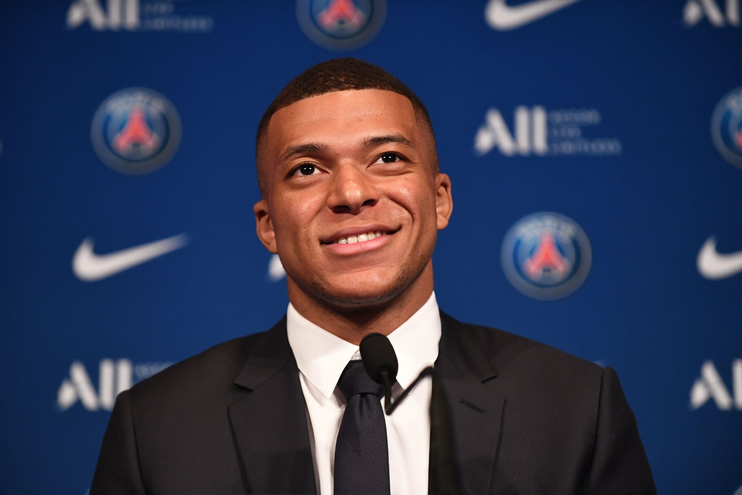 Foot – Mercato – PSG : Hanouna annonce une trahison de Mbappé !