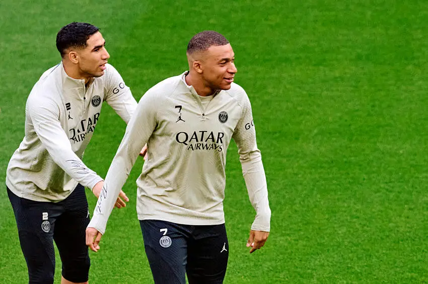 Foot – Achraf Hakimi revoit son ex en cachette, avec Mbappé comme témoin !