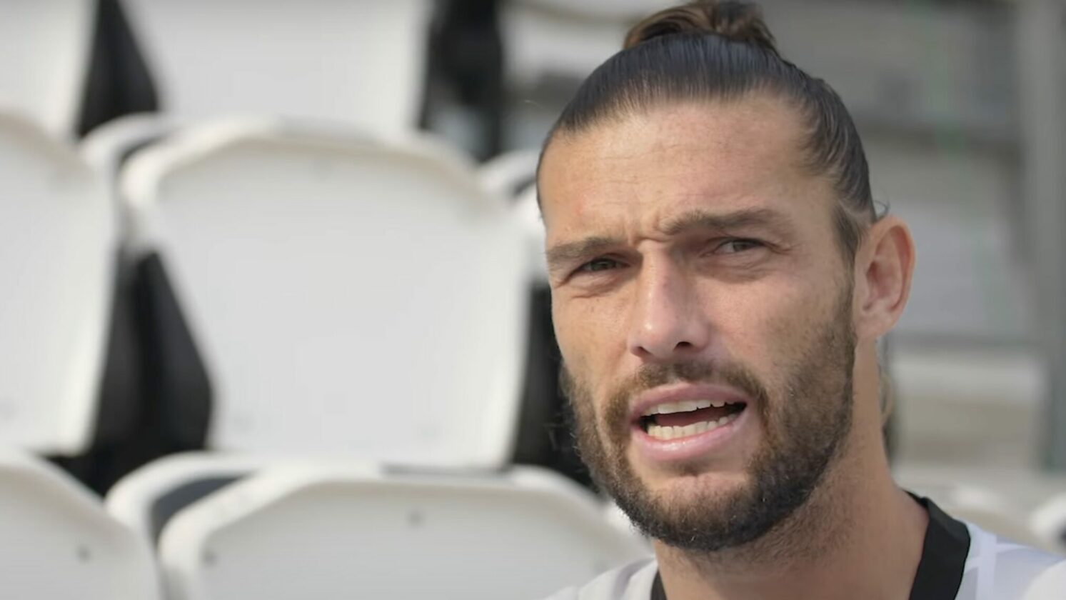 Foot – 
				Bordeaux : L’ex star de Liverpool Andy Carroll arrive !