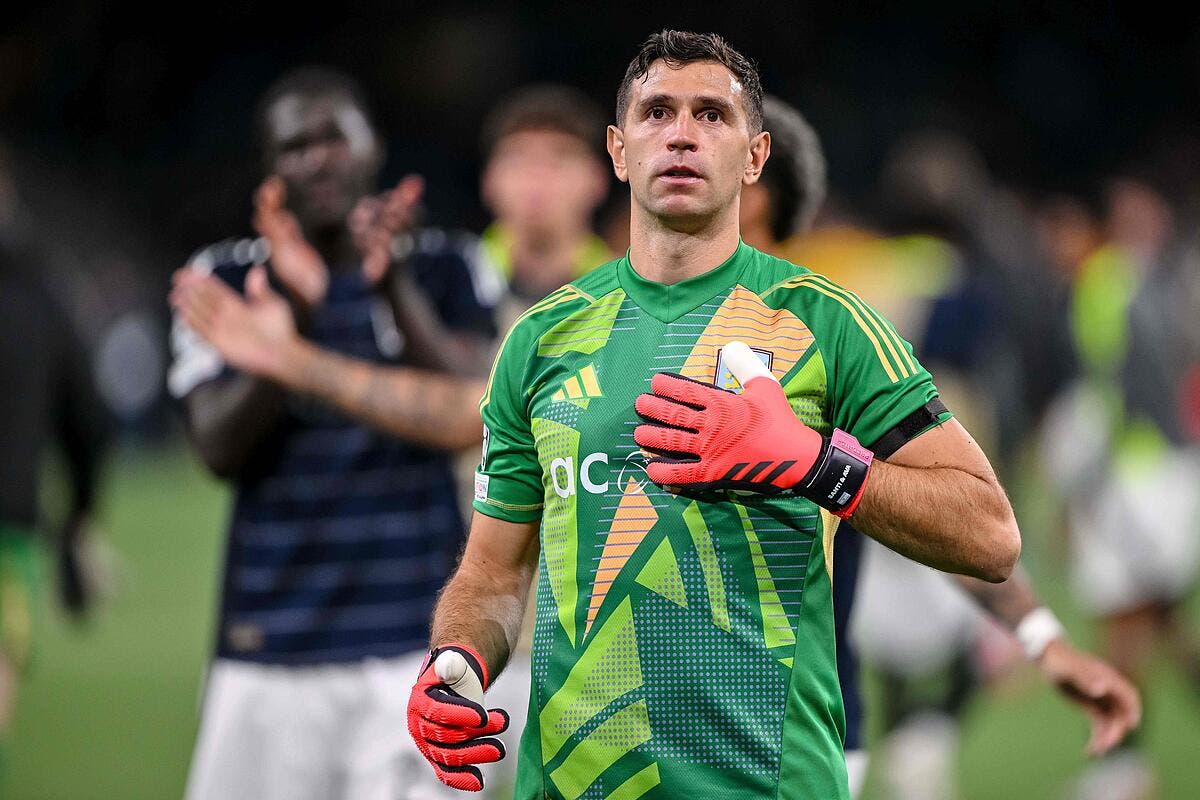 Foot – Un club de Ligue 1 fait le bonheur d’Emiliano Martinez