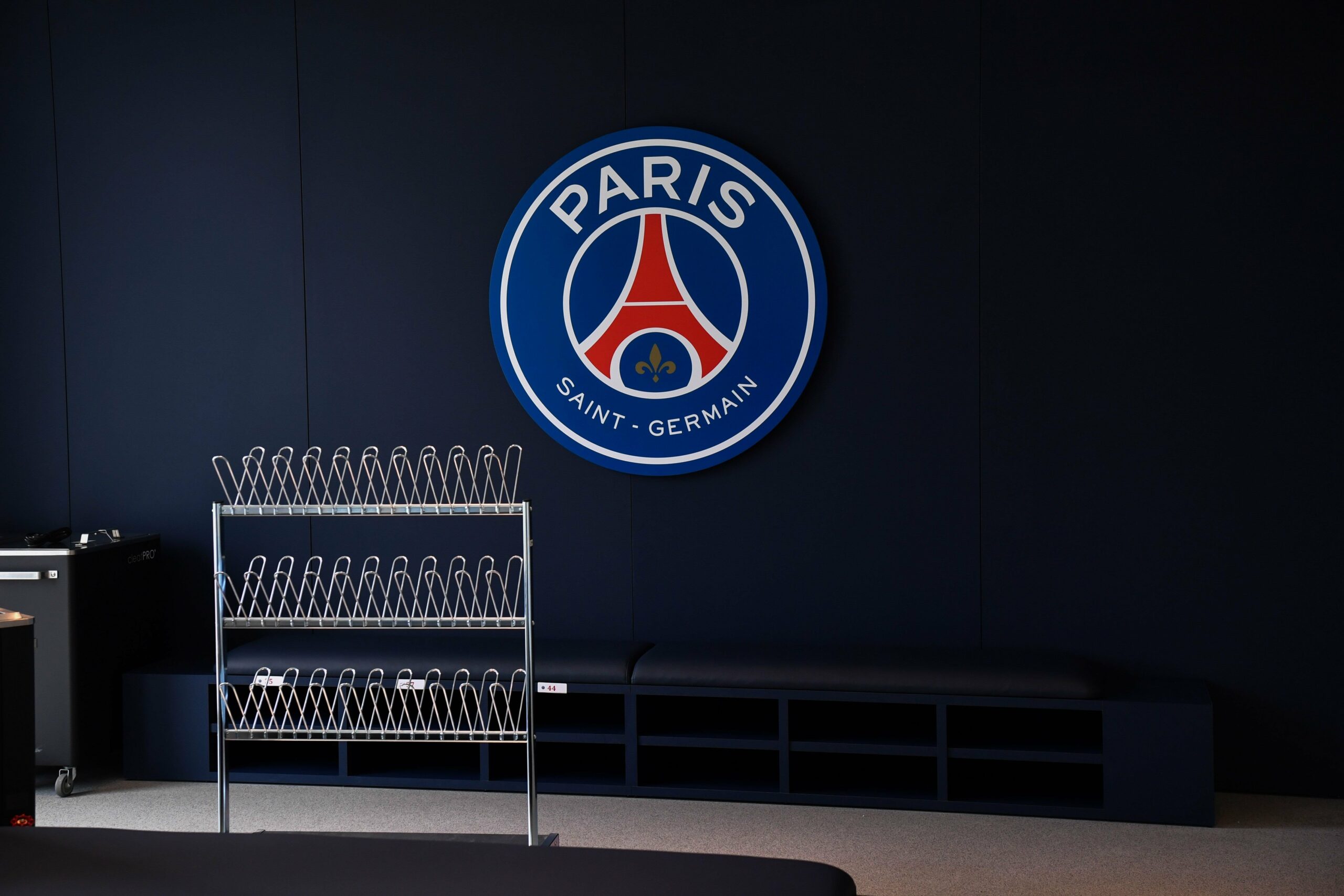 Foot – Mercato : Le PSG signe un inconnu, il hallucine !