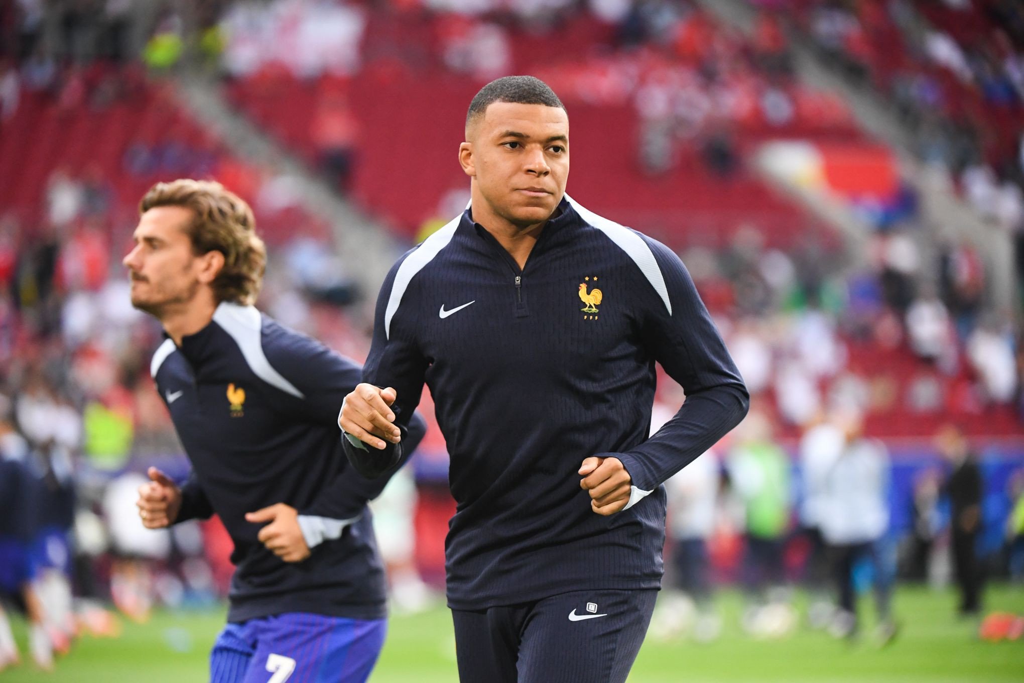 Foot – Equipe de France : Antoine Griezmann répond à Mbappé !