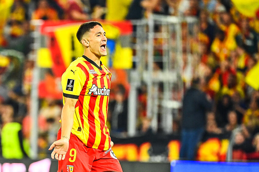 RC Lens : Martin Satriano se blesse au ligament du genou, sa période d’indisponibilité dévoilée !